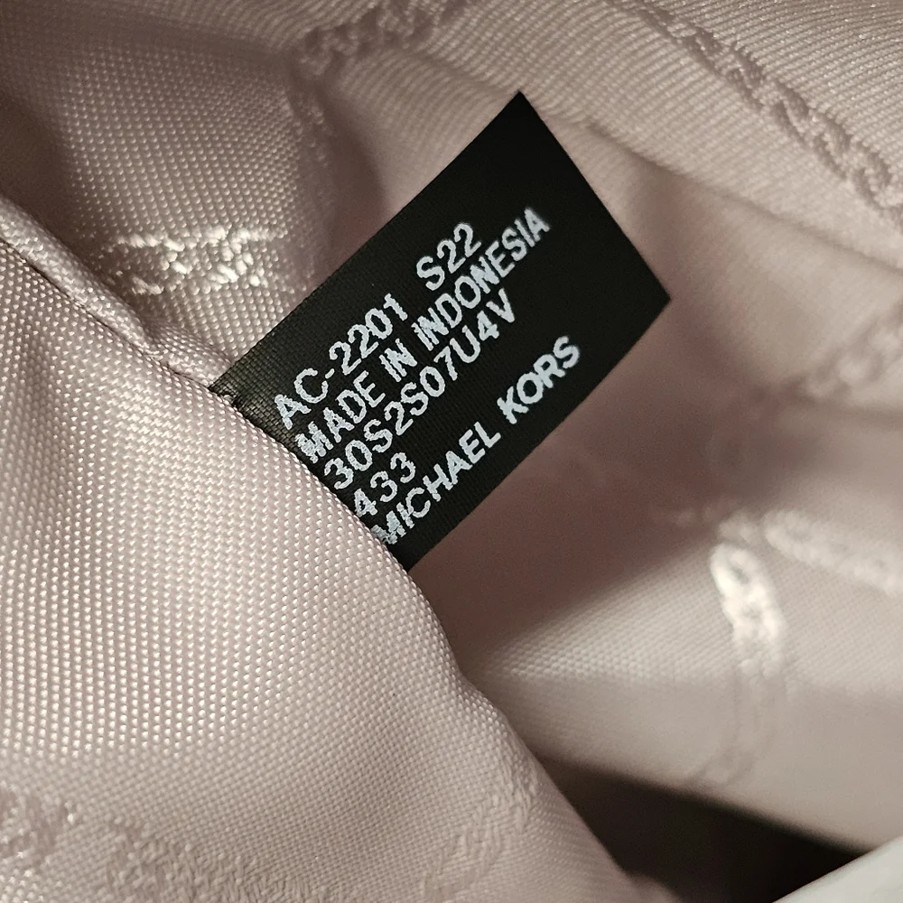 Authentic Michael Kors Weekender Ocean Blue. - Picture 9 of 12